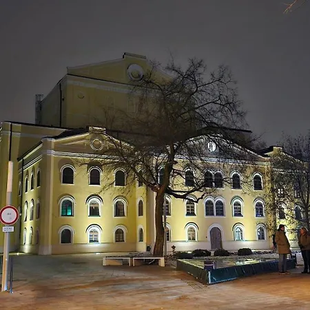 Greatforestsportandspauniversityflat Apartament