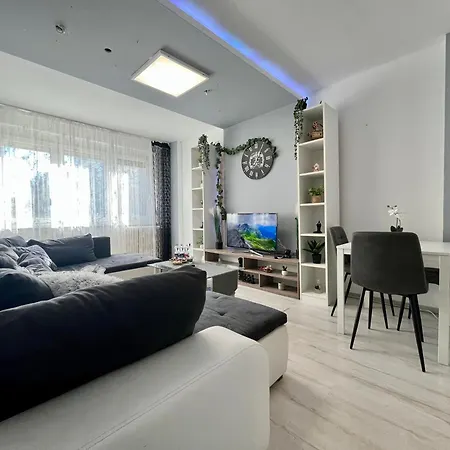 Greatforestsportandspauniversityflat Appartement