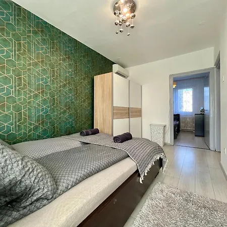 Greatforestsportandspauniversityflat *