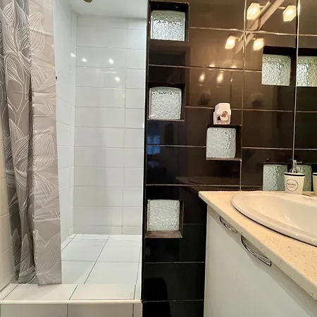 Greatforestsportandspauniversityflat Appartement Debrecen