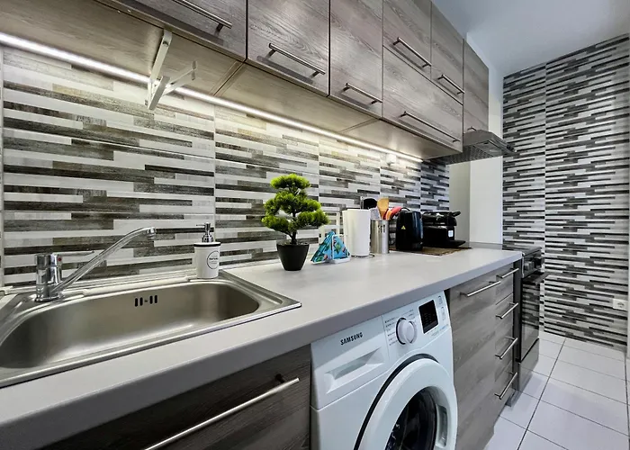 Greatforestsportandspauniversityflat Apartment *